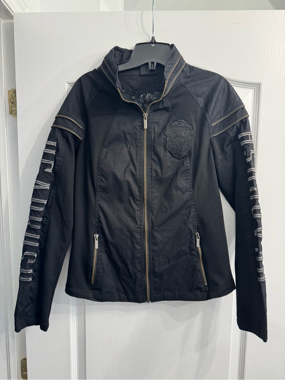 HeadRushBlack Women's Zip-Front Jacket with Embroidered Crest.
